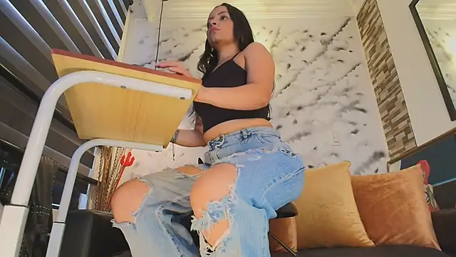 Sophie LittleS online show from 04.27.26
