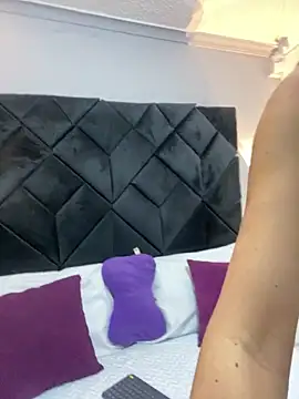 Snapshot of letiziia_sky1 chatting on 11.17.25 letiziia sky1 online show from 11.17.25