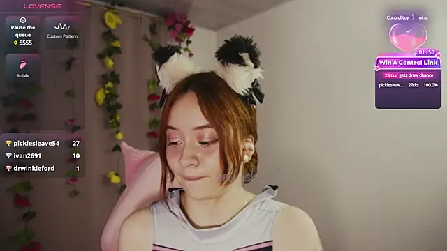 Snapshot of molly_russell chatting on 01.02.25 molly russell online show from 01.02.25