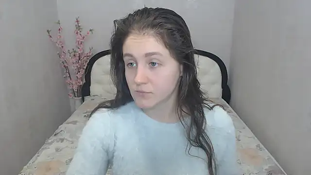 Snapshot of Holliy_Cooper chatting on 12.20.24 Holliy Cooper online show from 12.20.24
