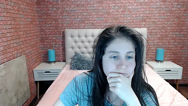 Snapshot of Holliy_Cooper chatting on 12.24.24 Holliy Cooper online show from 12.24.24