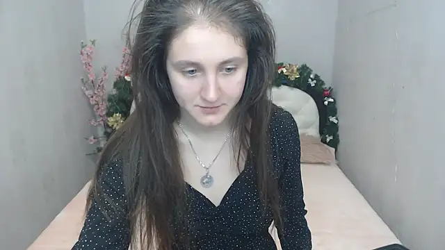 Snapshot of Holliy_Cooper chatting on 12.25.24 Holliy Cooper online show from 12.25.24