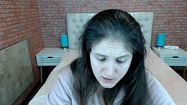 Holliy Cooper online show from 11.22.25