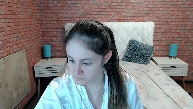 Holliy Cooper online show from 06.06.26