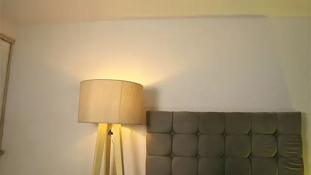 Snapshot of alix_bay chatting on 02.25.25 alix bay online show from 02.25.25