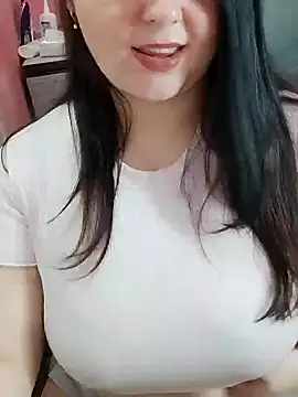 Snapshot of ErikaVlovely chatting on 12.22.24 ErikaVlovely online show from 12.22.24