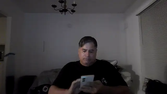 Peachestabby147 online show from 12.21.25