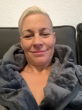 DarleenHot online show from 10.22.25