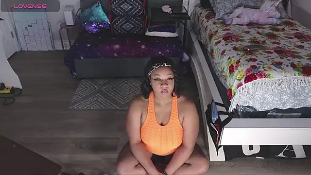 Snapshot of temptressbeauty24 chatting on 12.07.24 temptressbeauty24 online show from 12.07.24