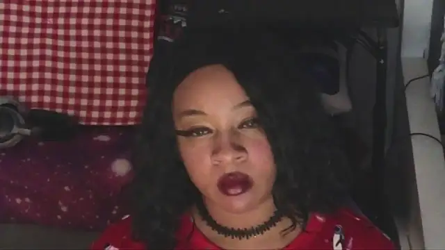 Snapshot of temptressbeauty24 chatting on 12.08.24 temptressbeauty24 online show from 12.08.24