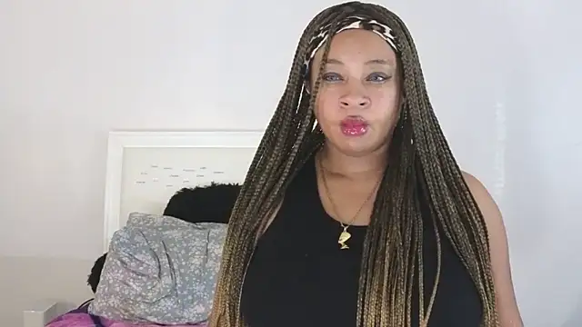 Snapshot of temptressbeauty24 chatting on 12.11.24 temptressbeauty24 online show from 12.11.24