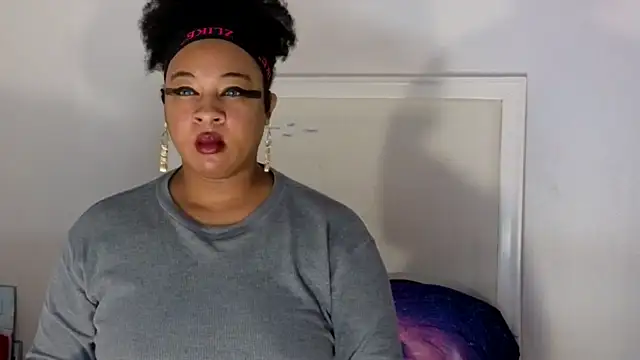 Snapshot of temptressbeauty24 chatting on 12.12.24 temptressbeauty24 online show from 12.12.24