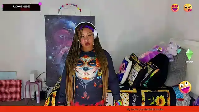 Snapshot of temptressbeauty24 chatting on 02.08.25 temptressbeauty24 online show from 02.08.25