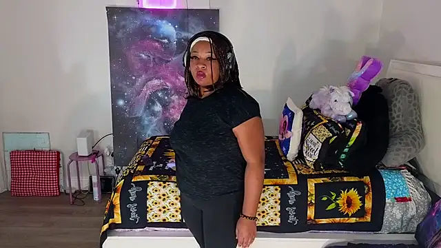 Snapshot of temptressbeauty24 chatting on 02.10.25 temptressbeauty24 online show from 02.10.25