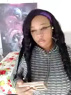 Snapshot of temptressbeauty24 chatting on 02.11.25 temptressbeauty24 online show from 02.11.25