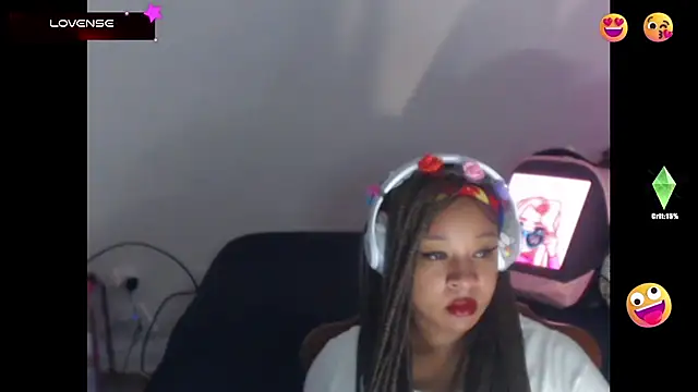 Snapshot of temptressbeauty24 chatting on 02.18.25 temptressbeauty24 online show from 02.18.25