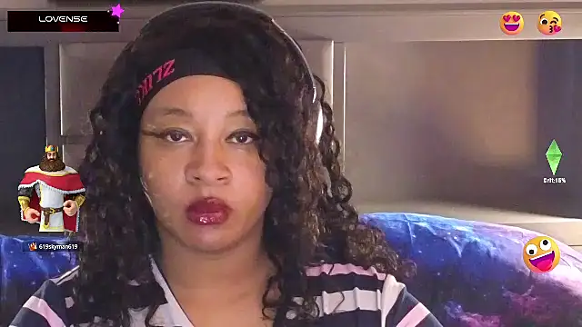 Snapshot of temptressbeauty24 chatting on 03.11.25 temptressbeauty24 online show from 03.11.25