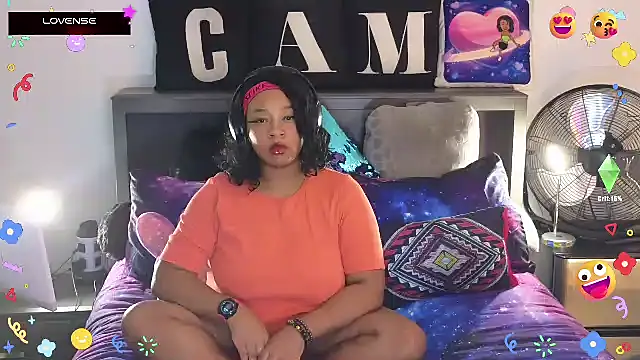 Snapshot of temptressbeauty24 chatting on 03.12.25 temptressbeauty24 online show from 03.12.25