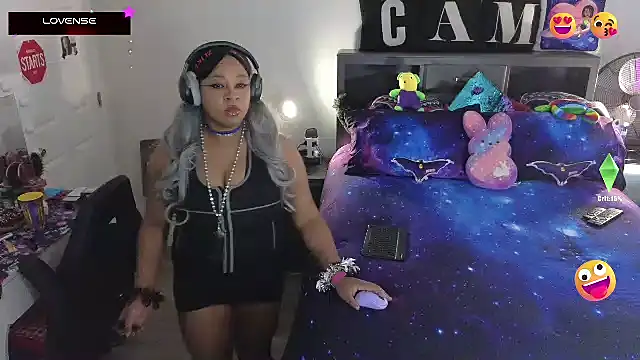 Snapshot of temptressbeauty24 chatting on 03.16.25 temptressbeauty24 online show from 03.16.25