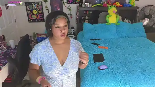 Snapshot of temptressbeauty24 chatting on 09.14.25 temptressbeauty24 online show from 09.14.25