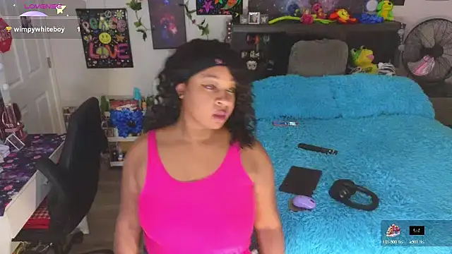 Snapshot of temptressbeauty24 chatting on 09.17.25 temptressbeauty24 online show from 09.17.25