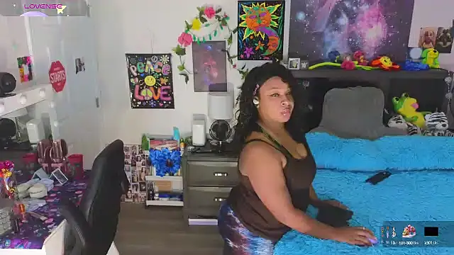 Snapshot of temptressbeauty24 chatting on 09.18.25 temptressbeauty24 online show from 09.18.25