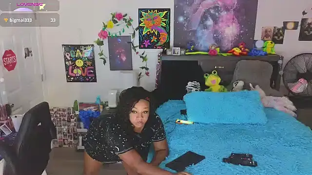 Snapshot of temptressbeauty24 chatting on 09.21.25 temptressbeauty24 online show from 09.21.25