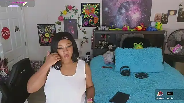 Snapshot of temptressbeauty24 chatting on 09.24.25 temptressbeauty24 online show from 09.24.25