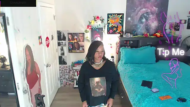 Snapshot of temptressbeauty24 chatting on 10.23.25 temptressbeauty24 online show from 10.23.25