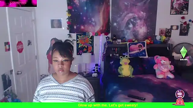 Snapshot of temptressbeauty24 chatting on 02.25.26 temptressbeauty24 online show from 02.25.26