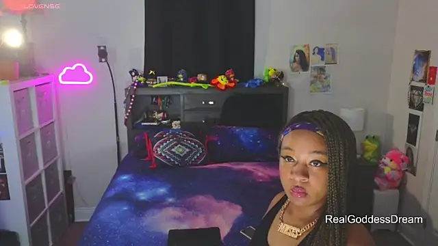 Snapshot of temptressbeauty24 chatting on 03.21.26 temptressbeauty24 online show from 03.21.26