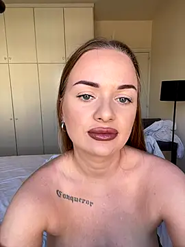 Snapshot of ElenaRebelle chatting on 10.25.25 ElenaRebelle online show from 10.25.25