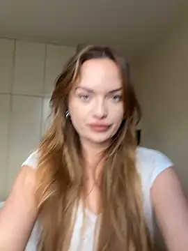 Snapshot of ElenaRebelle chatting on 04.04.26 ElenaRebelle online show from 04.04.26