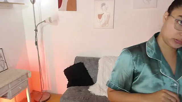  Kim  M online show from 09.20.25