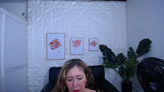 Valentinaa mature online show from 02.23.26