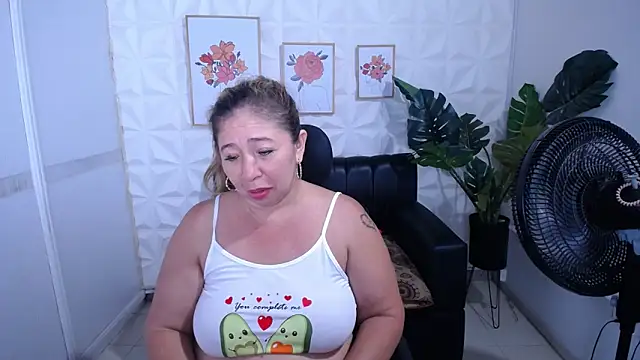 Valentinaa mature online show from 03.23.26