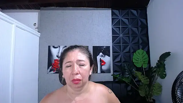 Valentinaa mature online show from 05.30.26