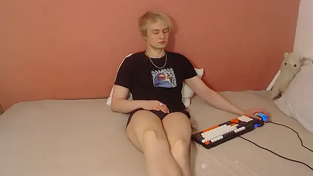 Oliver sweet  online show from 05.04.26