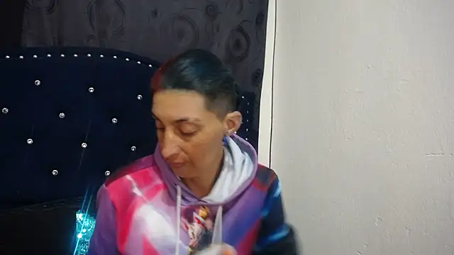 Snapshot of anyu1306 chatting on 02.13.25 anyu1306 online show from 02.13.25