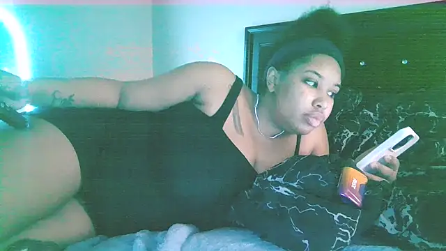 Snapshot of creamdreammmm chatting on 11.25.25 creamdreammmm online show from 11.25.25