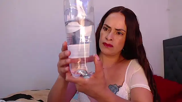 Snapshot of susana07 chatting on 10.18.25 susana07 online show from 10.18.25