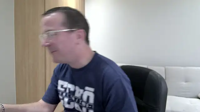 BrettJ81 online show from 10.05.25