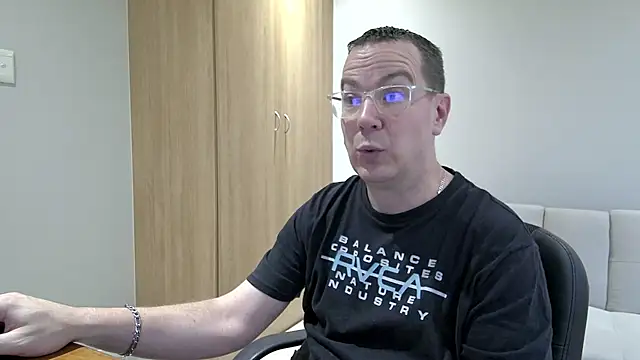 BrettJ81 online show from 10.16.25