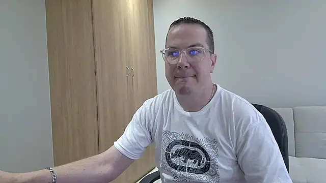 BrettJ81 online show from 12.20.25