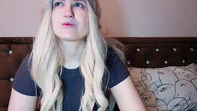 Snapshot of Sara4uu chatting on 11.23.25 Sara4uu online show from 11.23.25