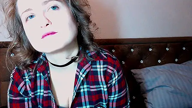 Snapshot of Sara4uu chatting on 02.14.26 Sara4uu online show from 02.14.26