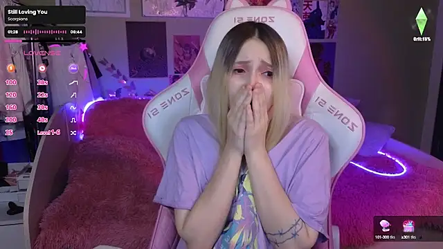 Snapshot of Evie_Ro chatting on 12.05.24 Evie Ro online show from 12.05.24