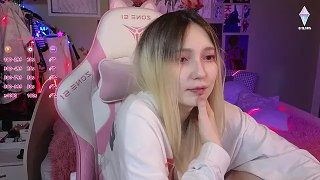 Snapshot of Evie_Ro chatting on 12.15.24 Evie Ro online show from 12.15.24