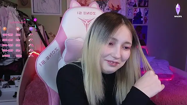 Snapshot of Evie_Ro chatting on 12.17.24 Evie Ro online show from 12.17.24