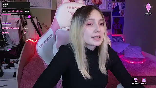 Snapshot of Evie_Ro chatting on 12.17.24 Evie Ro online show from 12.17.24